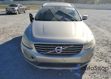 2015 Volvo Xc60 T6 Premier z USA, uszkodzony, nr VIN YV4902RB2F2620589